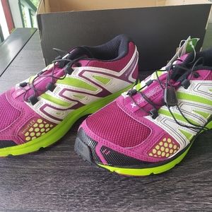 Salomon trail running shoes size 7